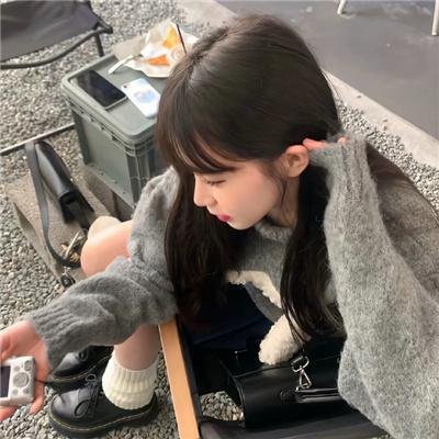 橘衫男子的画像